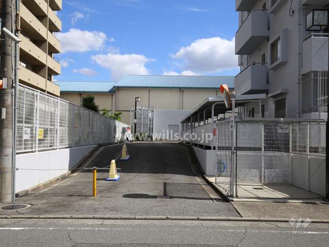 駐車場の出入り口