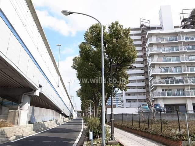 敷地の北側には国道43号線、阪神高速が走っています。