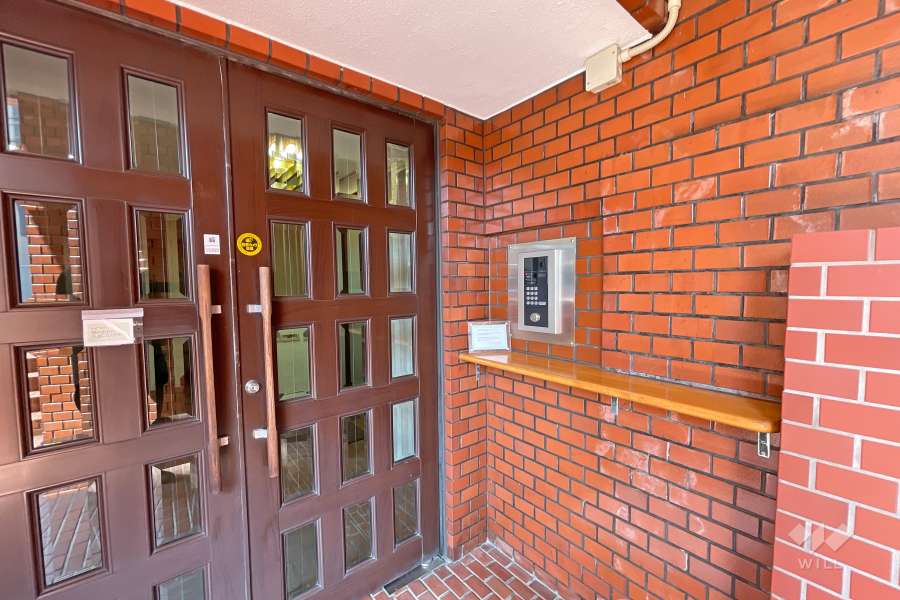 エントランスはオートロック付きです。