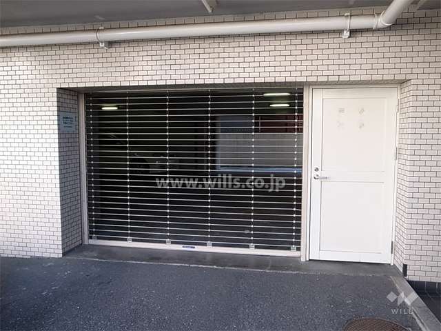 駐車場入口（リングシャッター付き）