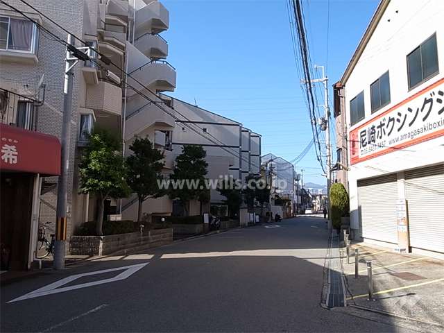 敷地北側の前面道路