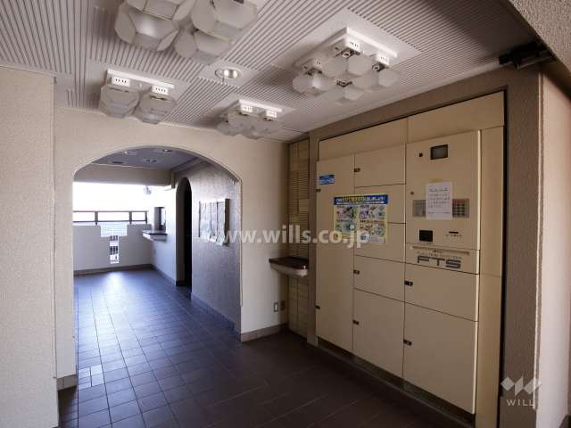 エントランスホール（宅配ボックス付き）