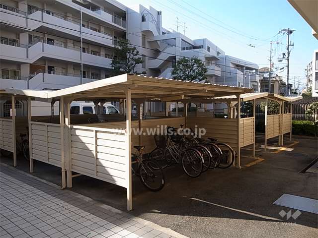 エントランス横にある駐輪場