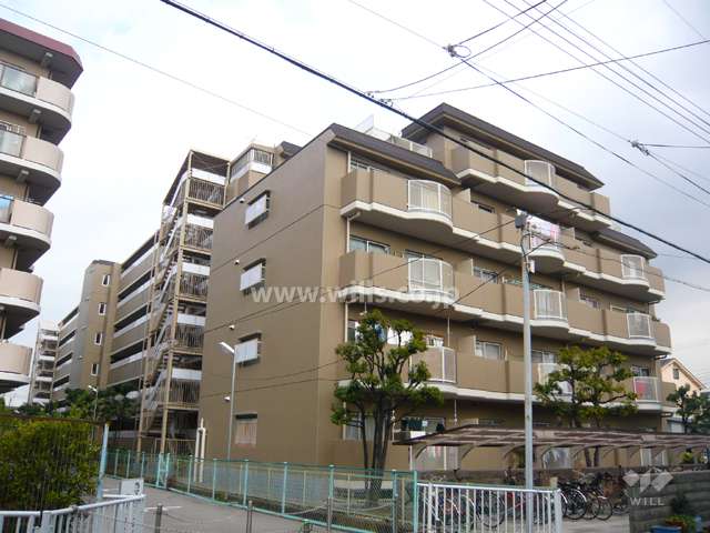 サンロイヤル武庫川東の外観（南西側から）