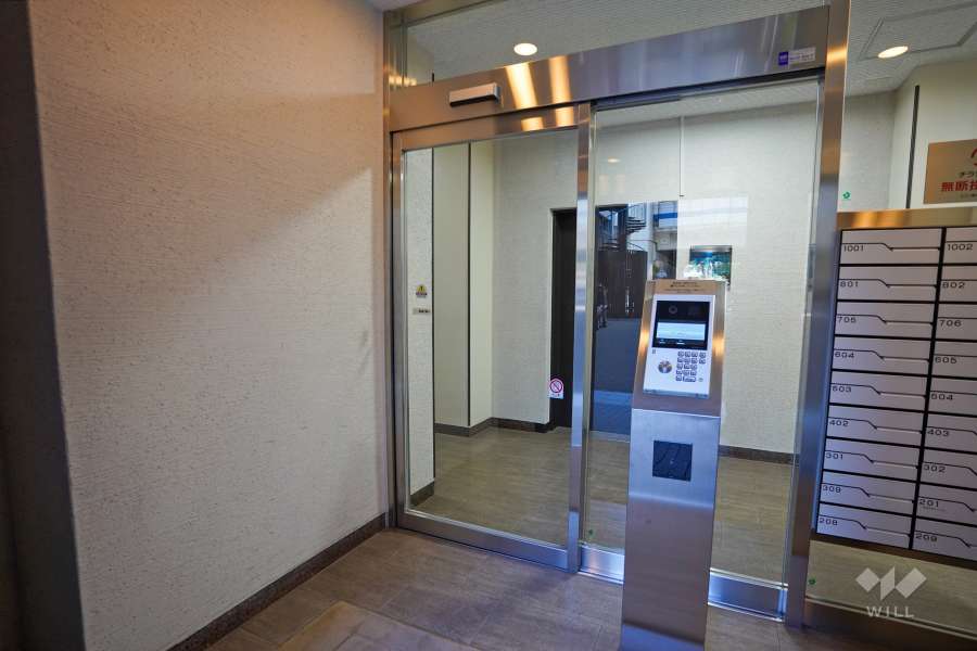 エントランスはオートロック付きです。