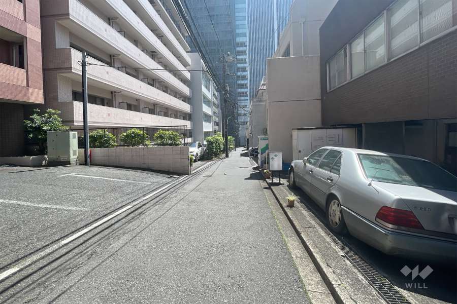 敷地北東側の前面道路
