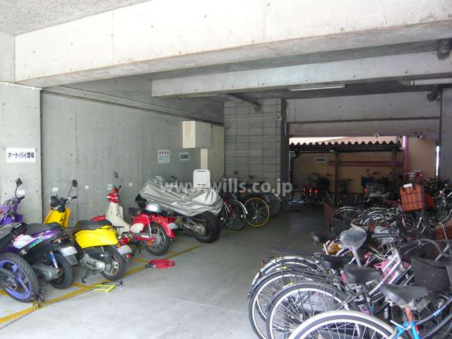 駐輪場とバイク置場