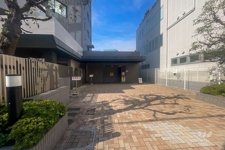 駐車場の出入り口　