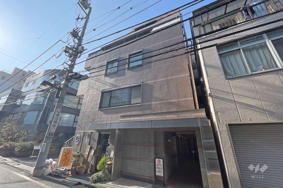 アロバール南青山の外観（北東側から）