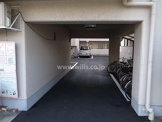 駐車場出入り口