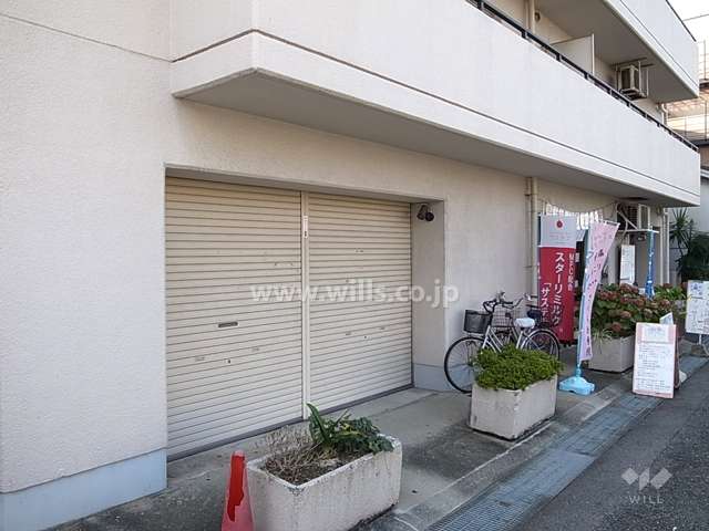 1階北側には店舗部分があります。