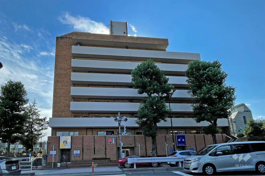 南青山サマリヤマンションの外観（東側から）