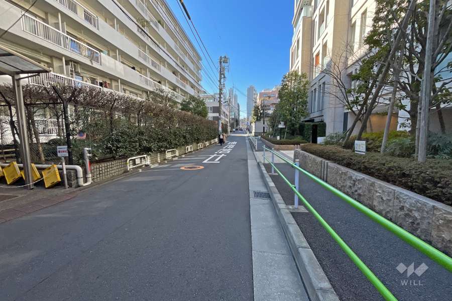 敷地北西側の前面道路