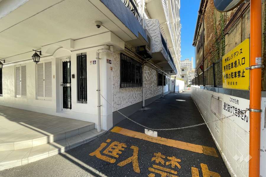 駐車場の出入り口