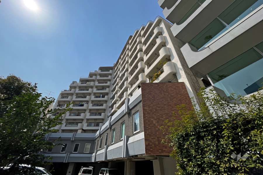 永谷ヒルプラザ六本木の外観（東側から）