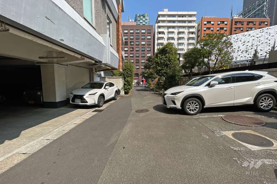 敷地南東側の前面道路