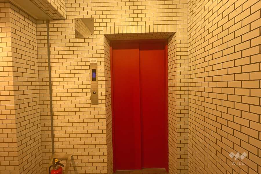 共用のエレベーター