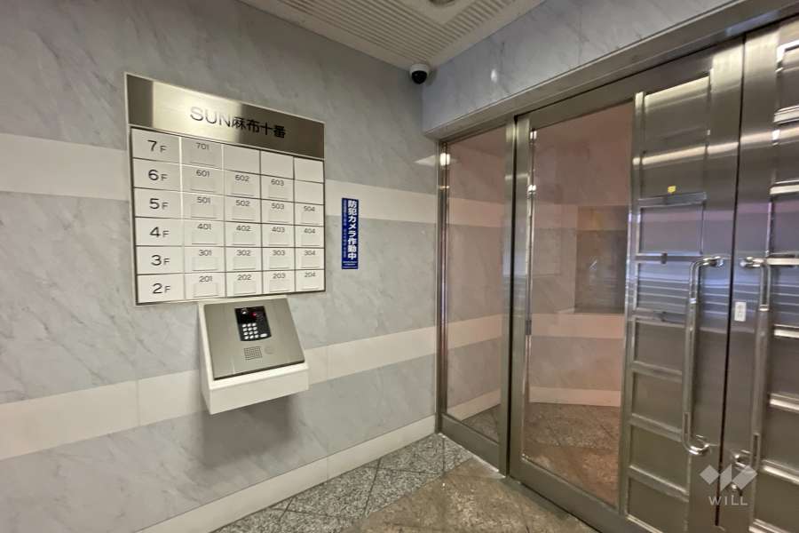 エントランスはオートロック付きです。