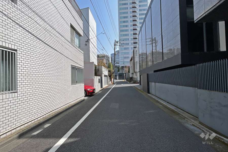 敷地南側の前面道路