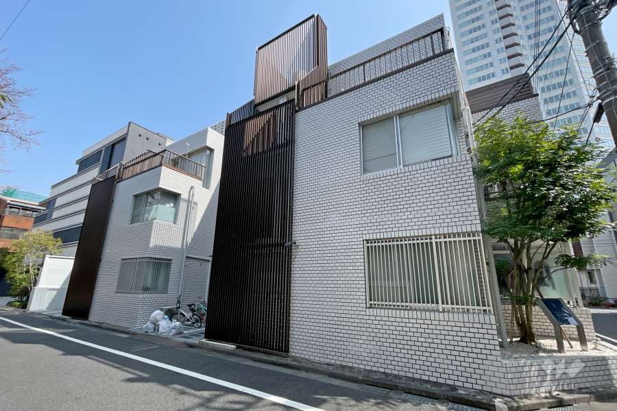 ユニーブル白金台の外観（南西側から）