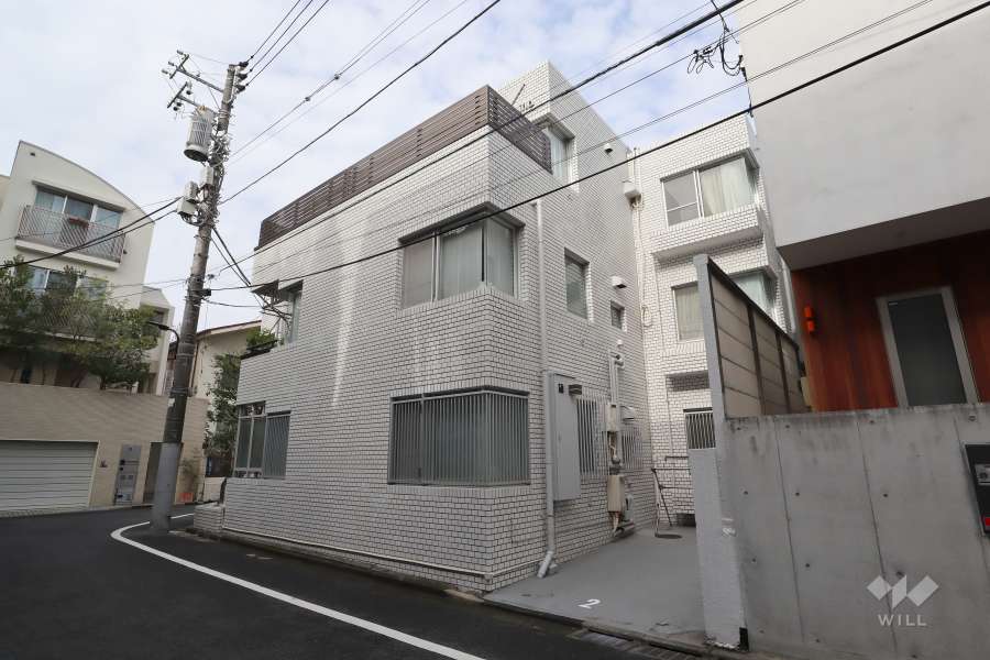 ユニーブル白金台の外観（南東側から）