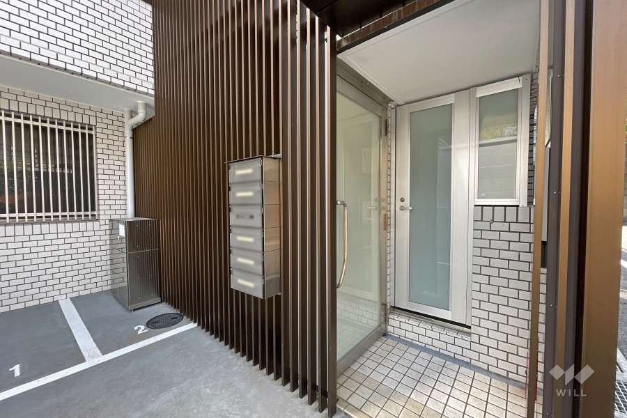 エントランスはオートロック付きです。