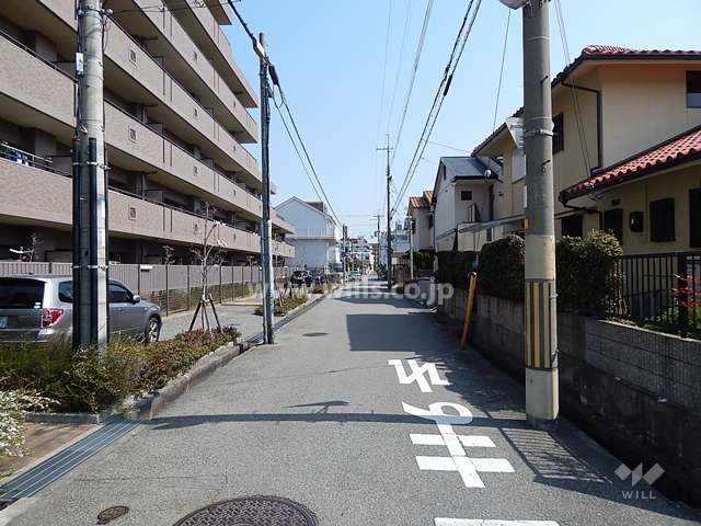 敷地南側の前面道路