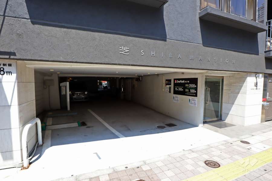 駐車場の出入り口