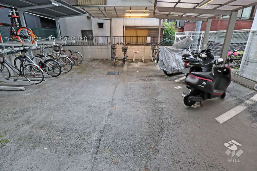 駐輪場とバイク置場