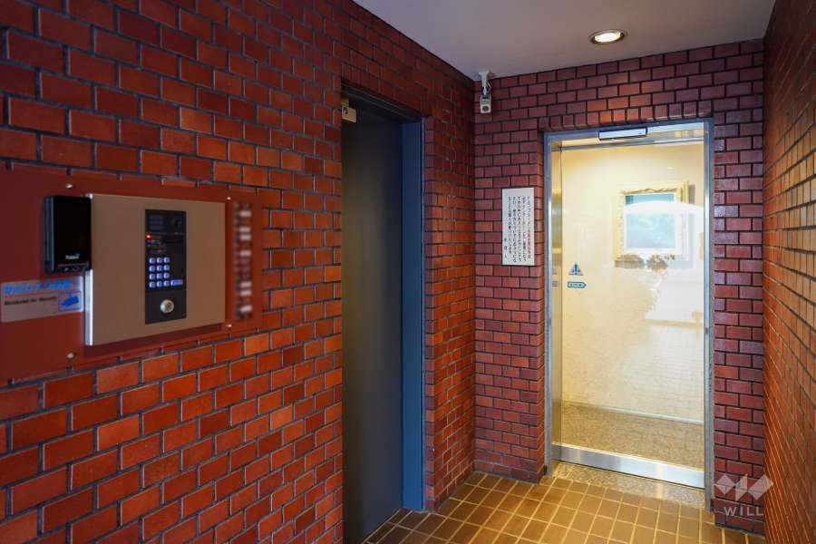 エントランスはオートロック付きです。