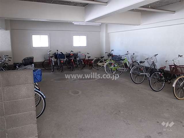 エントランス横にある駐輪場（屋内）