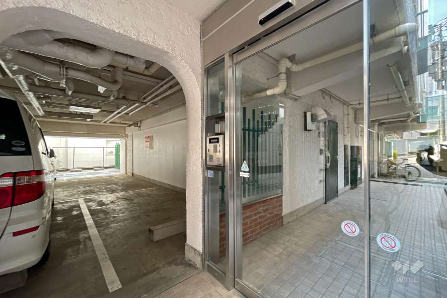 エントランスはオートロック付きです。