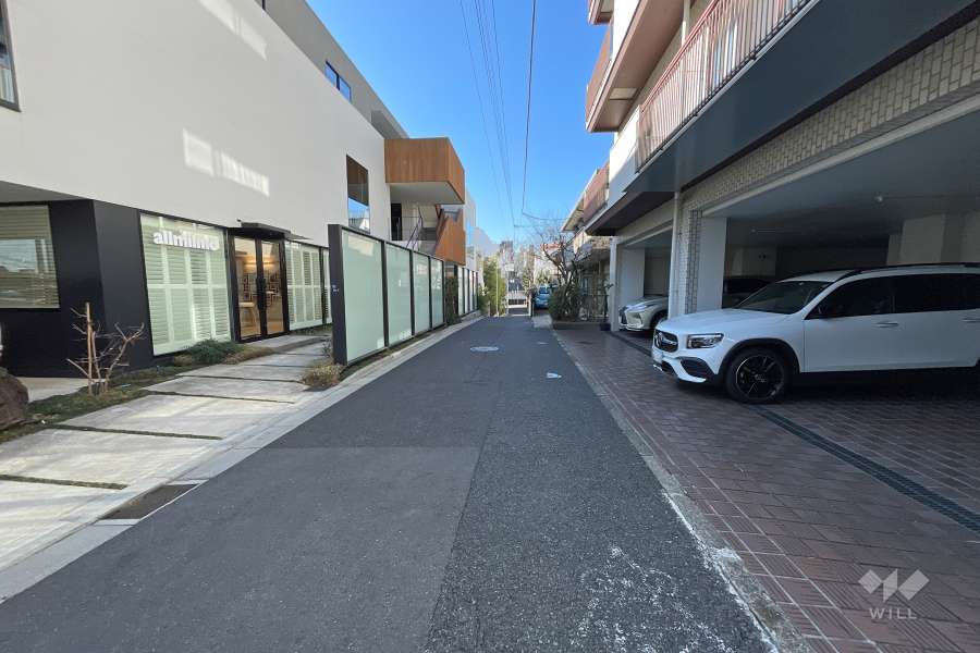 敷地南東側の前面側道路（北東側から）