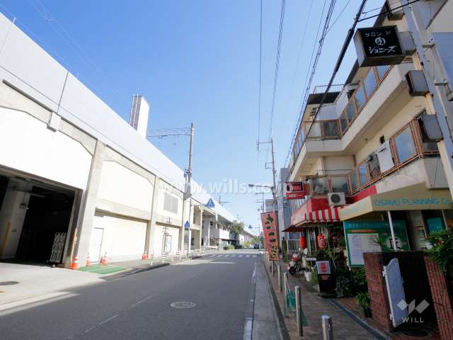 敷地北側には道を挟んで阪急神戸線が走っています。