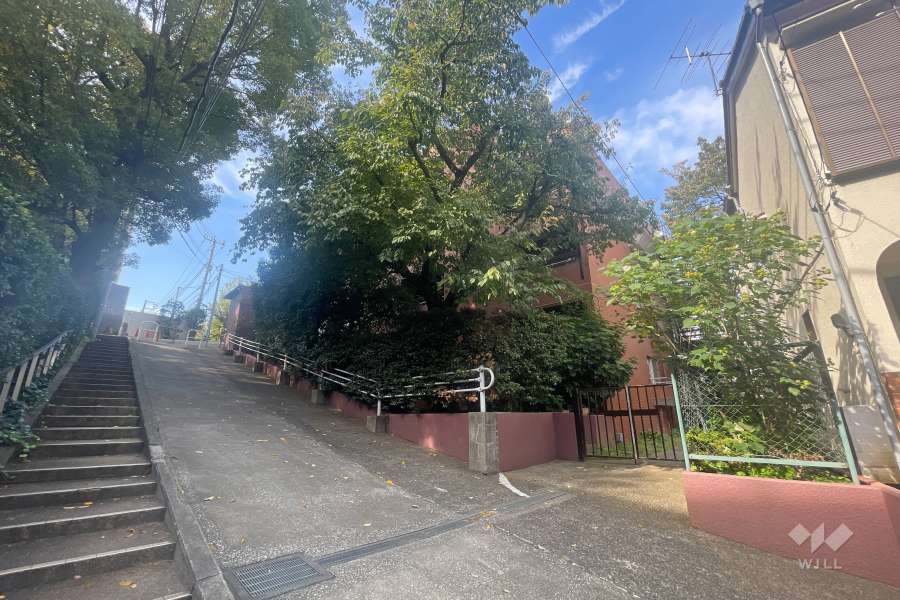 ノア南麻布の外観（南東側から）