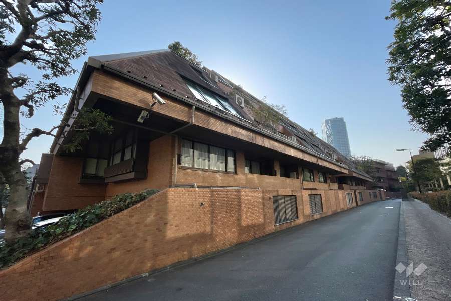 マンションの外観（西側から）