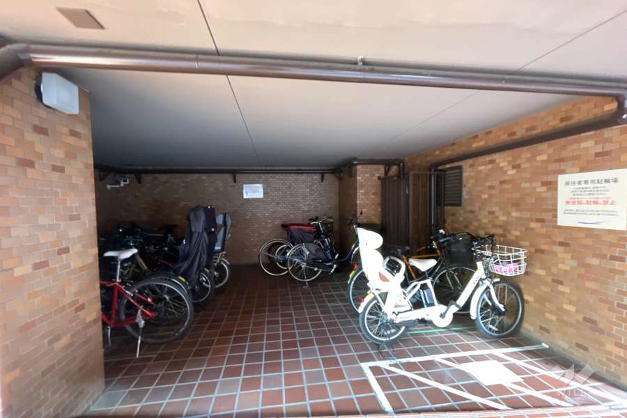 屋内に設けられた駐輪場
