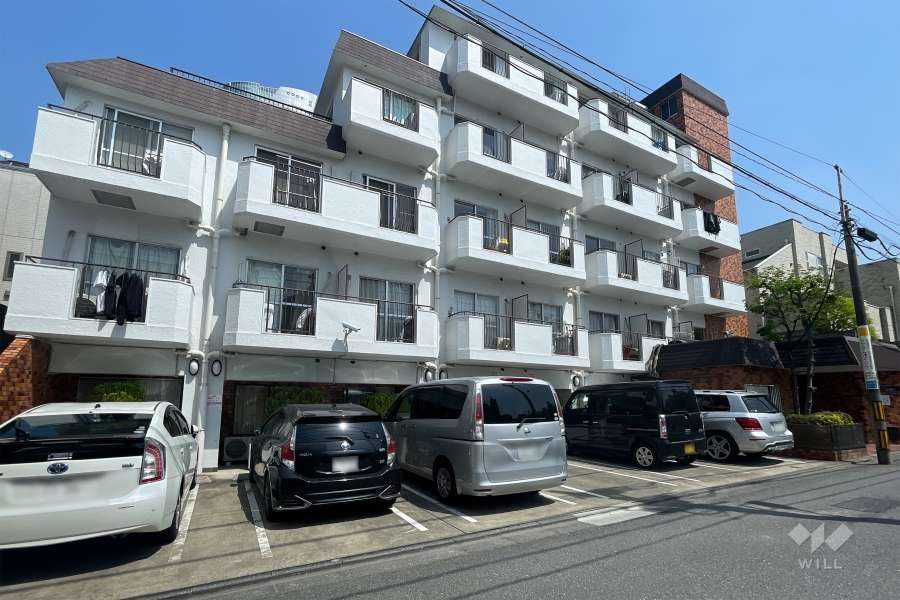 クラウン西麻布の外観（北西側から）