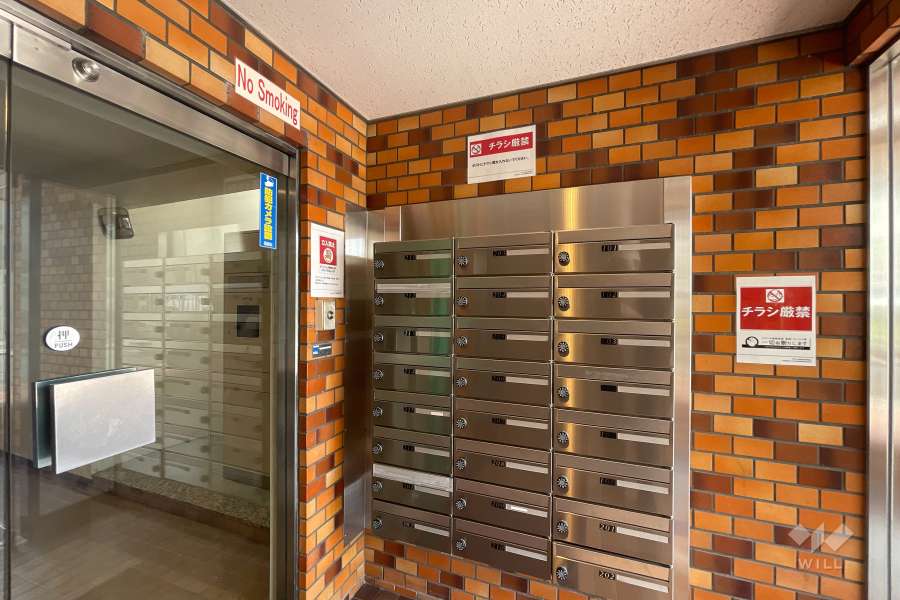 エントランスはオートロック付きです。