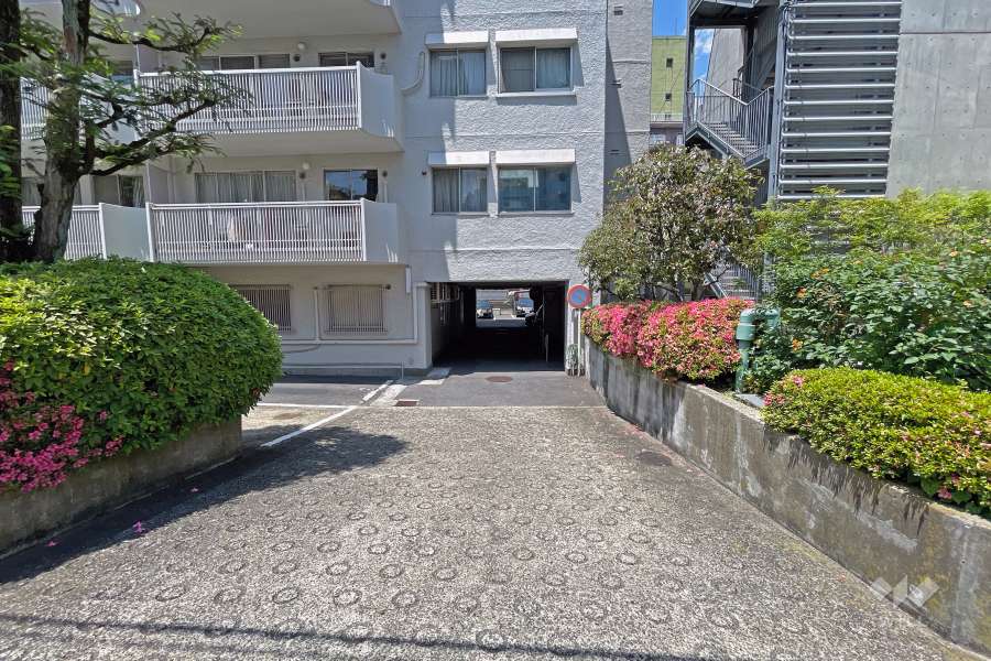 駐車場の出入り口