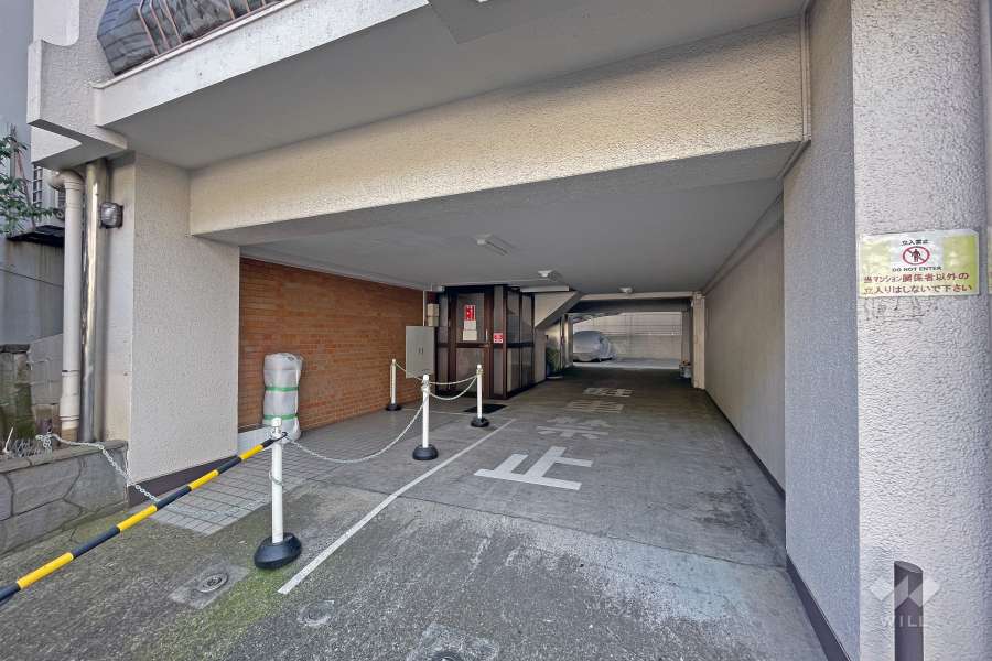 駐車場の出入り口