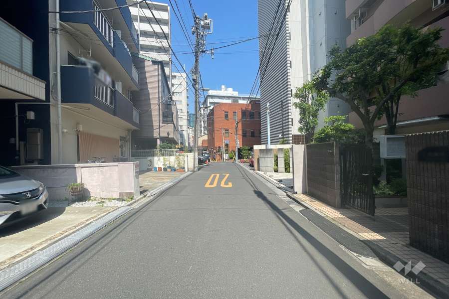 敷地北側の前面道路