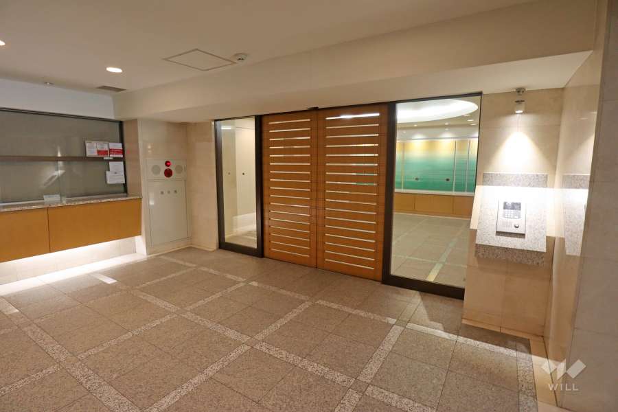 エントランスはオートロック付きです。