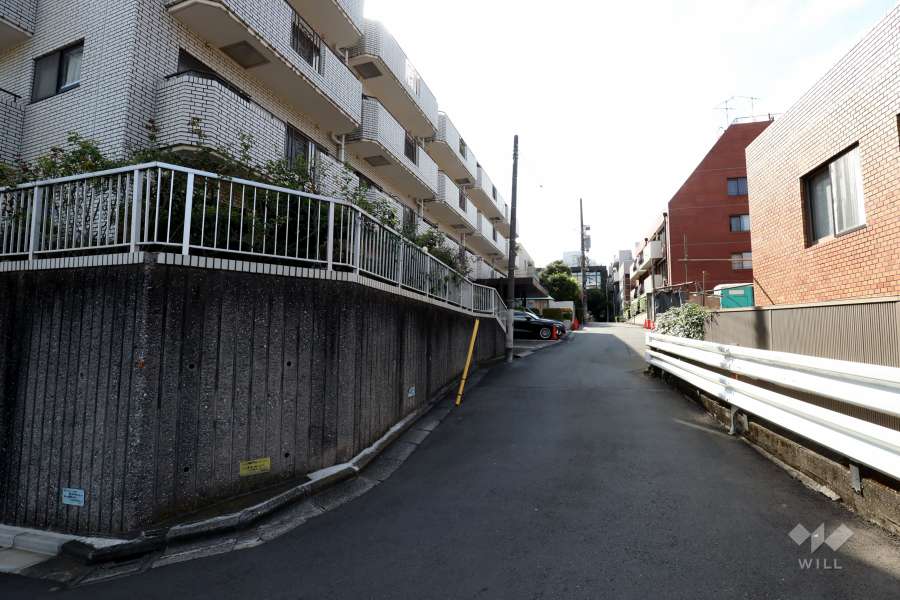 敷地北西側の前面道路