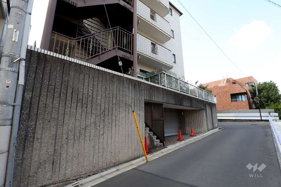敷地北東側の前面道路