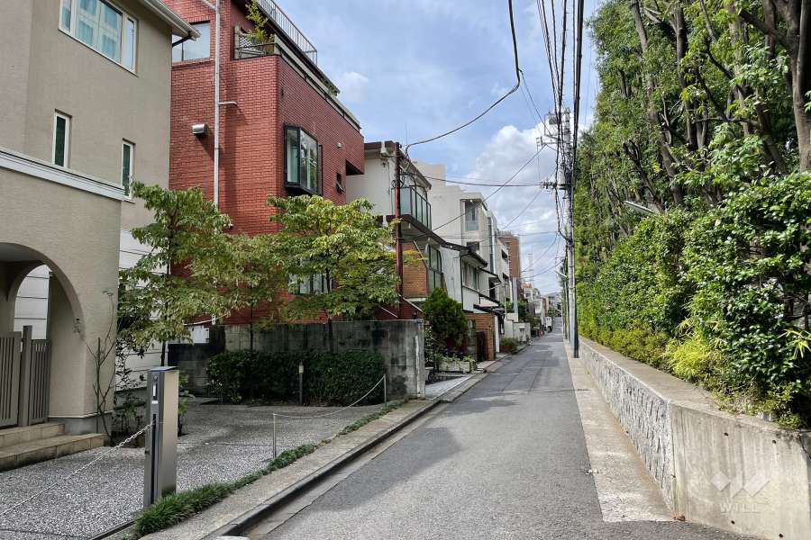 敷地北側の前面道路