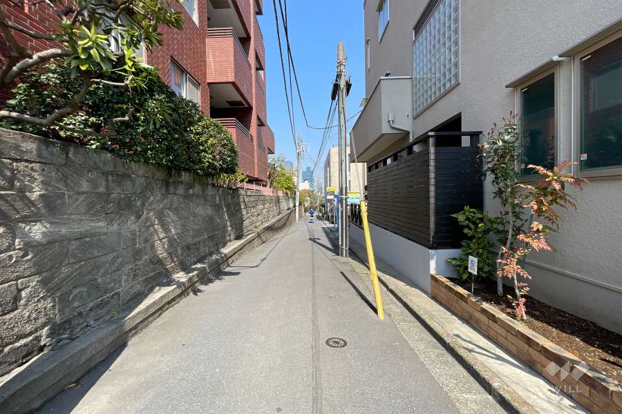 敷地南東側の前面道路