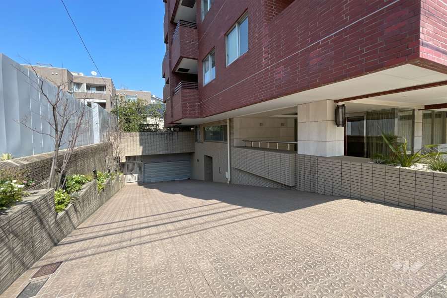 駐車場の出入り口