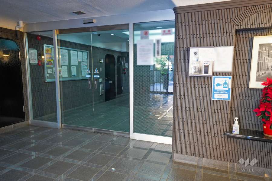 エントランスはオートロック付きです。