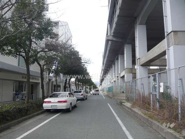 敷地の北側には新幹線が通っています。